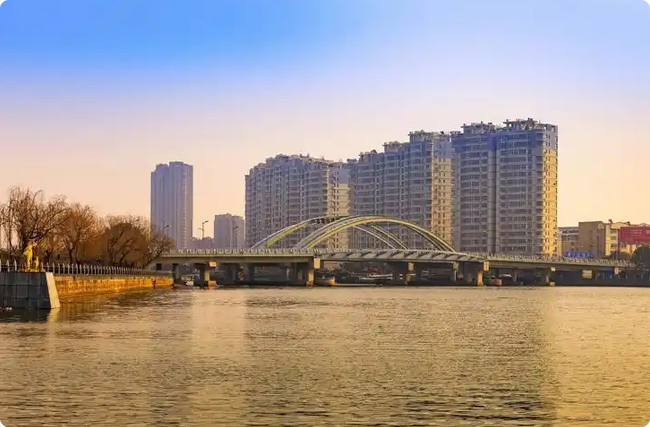 �����ܼг�����վ���跽������